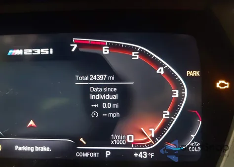 2024 BMW M235 Gran Coupe I xDrive z USA, uszkodzony, nr VIN WBA13AL09R7P50835